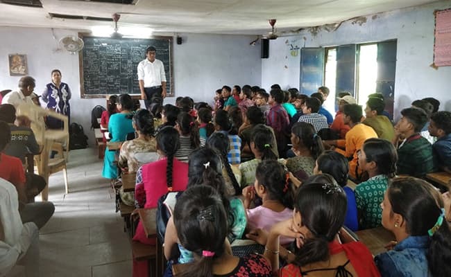 sabarmati-university-classroom-0002-layer-2-classroom
