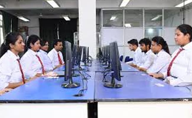 seacom-engineering-college-classroom-0002-layer-1-classroom