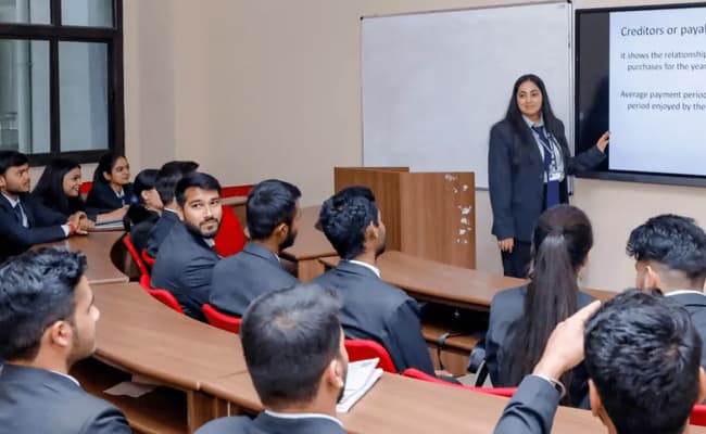 sgt-university-0002-class3-classroom