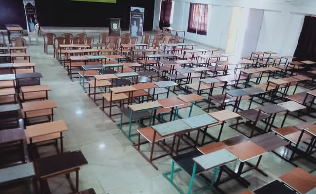 shri-davara-university-classroom-0003-layer-7-classroom
