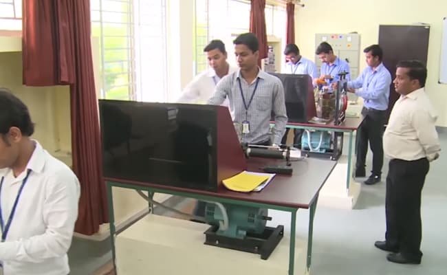 silicone-institute-of-technology-sit-0004-class1-classroom