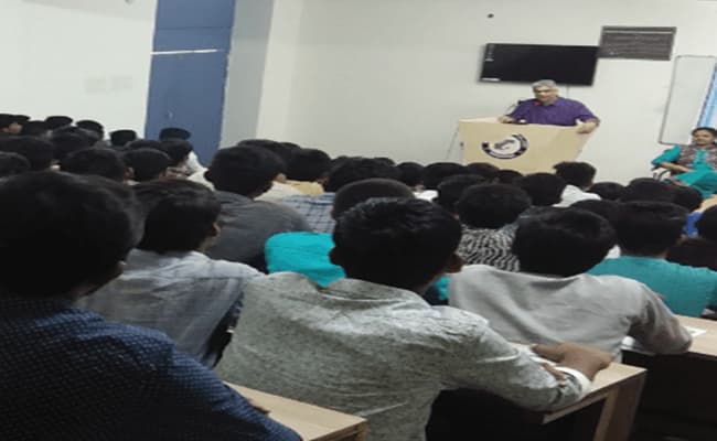 sr-university-sru-classroom-0002-layer-1-classroom