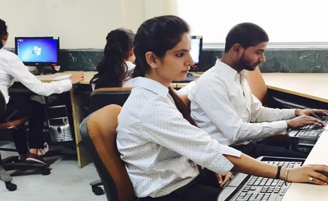sri-sukhmani-institute-of-management-dwarka-ssim-0000-class2-classroom