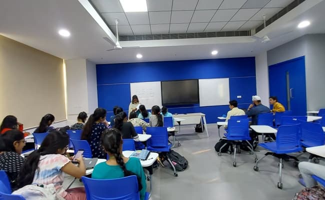 srm-university-amaravati-classroom-0002-layer-3-classroom