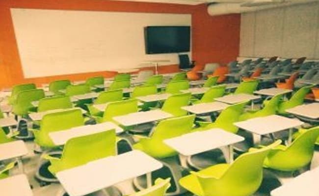 srm-university-amaravati-classroom-0004-layer-1-classroom