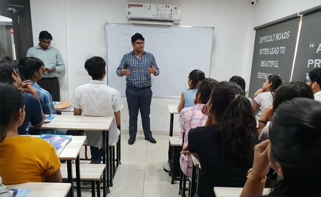 srm-university-sonepat-classroom-0001-layer-18-classroom