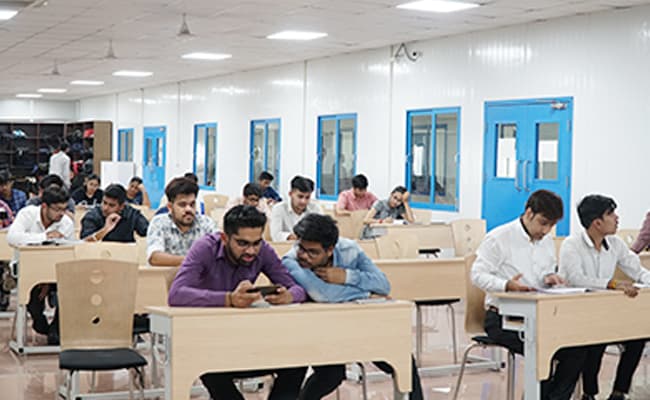 srm-university-sonepat-classroom-0004-layer-15-classroom