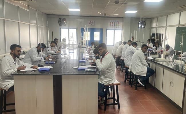 srm-university-sonepat-lab-0002-layer-8-labs