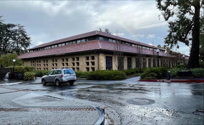 stanford-university-stanford-19-ground.webp
