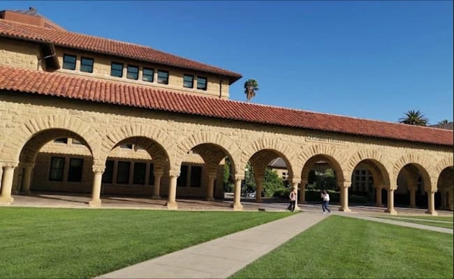 stanford-university-stanford-ground.webp