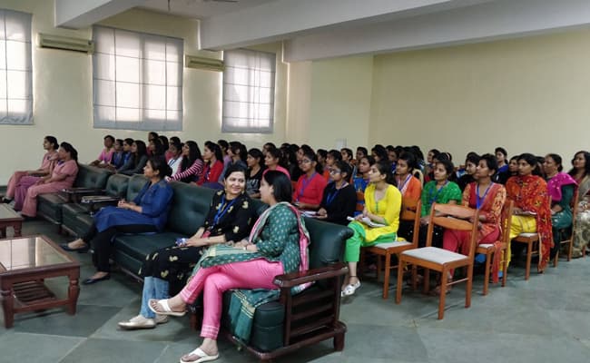 starex-university-0002-class2-classroom