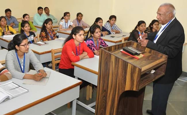 starex-university-0003-class1-classroom