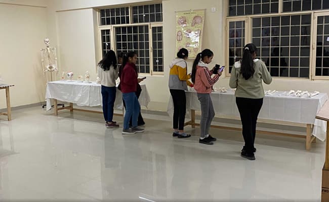 sushila-institute-of-medical-sciences-2-0002-12-classroom