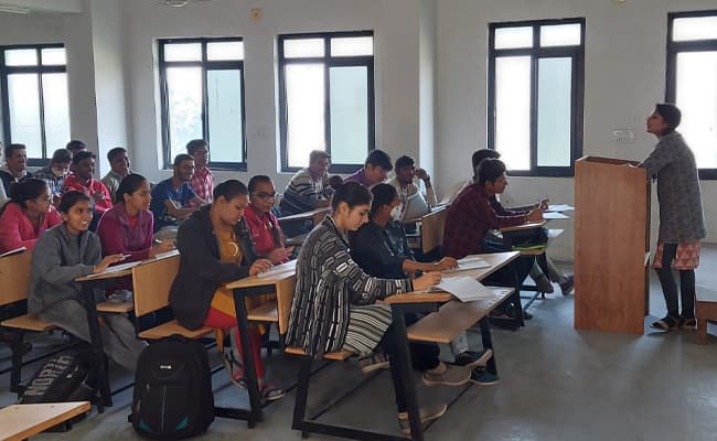 swaminarayan-university-classroom-0001-layer-3-classroom