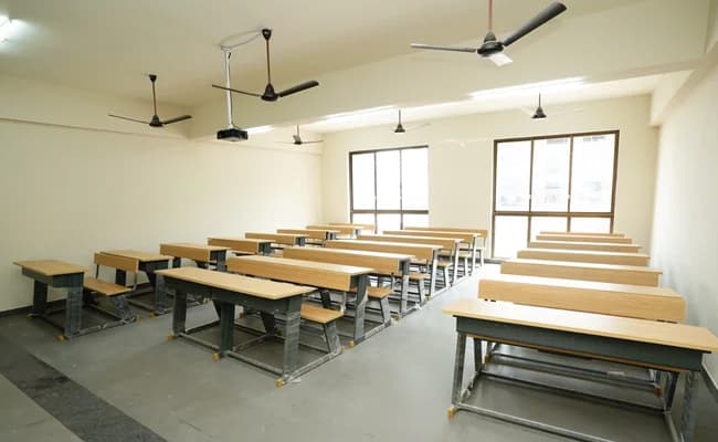 takshashila-university-tu-classroom-0002-layer-2-classroom