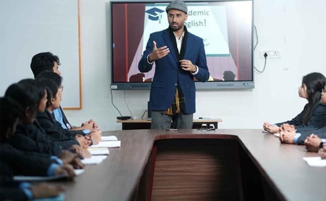 techno-india-university-tripura-classroom-0001-layer-2-classroom