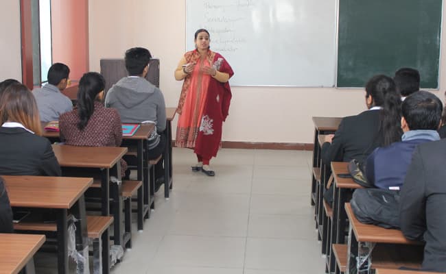 trinity-institute-of-professional-studies-tips-0000-class5-classroom