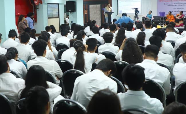 trinity-institute-of-professional-studies-tips-0001-class4-classroom