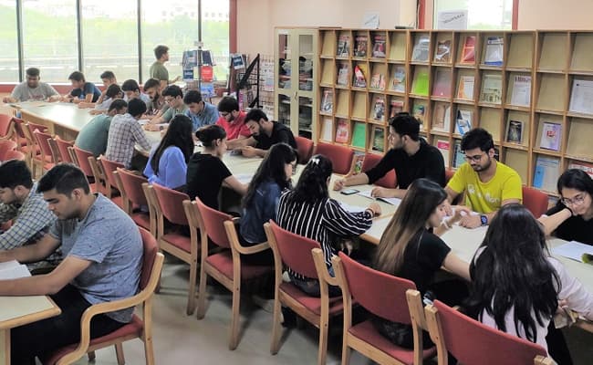 trinity-institute-of-professional-studies-tips-0002-class3-classroom