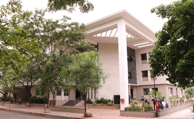 tuljaram-chaturchand-college-of-arts-science-commerce-tcc-0007-infra2-infrastructure