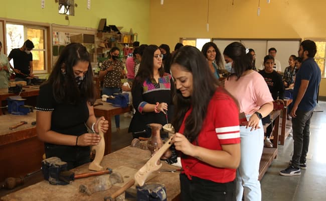 unitedworld-institute-of-design-uid-0000-class5-classroom