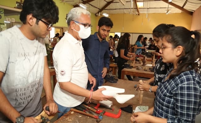 unitedworld-institute-of-design-uid-0001-class4-classroom