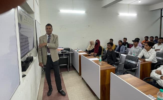 zevient-institute-of-management-2-classroom
