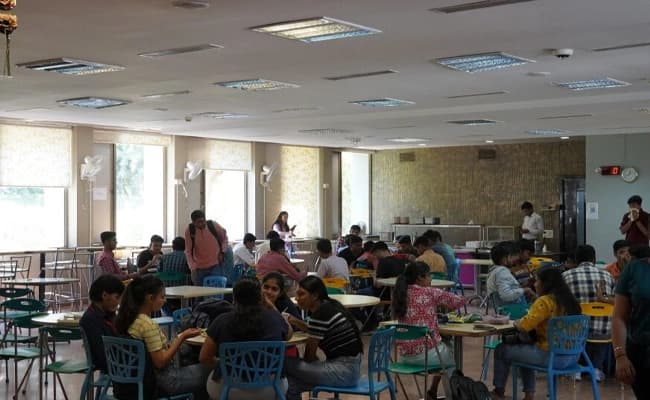 Adani Institute, Ahmedabad Cafeteria 2.webp