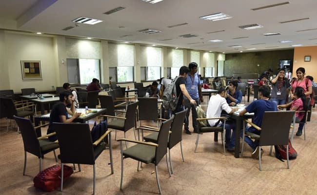Adani Institute, Ahmedabad Cafeteria 3.webp
