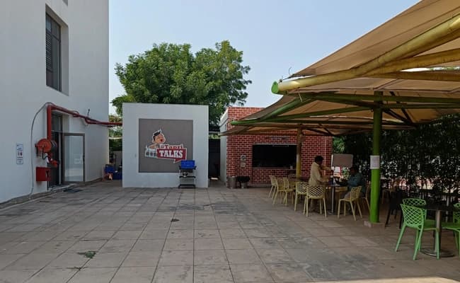 Adani Institute, Ahmedabad Cafeteria 4.webp