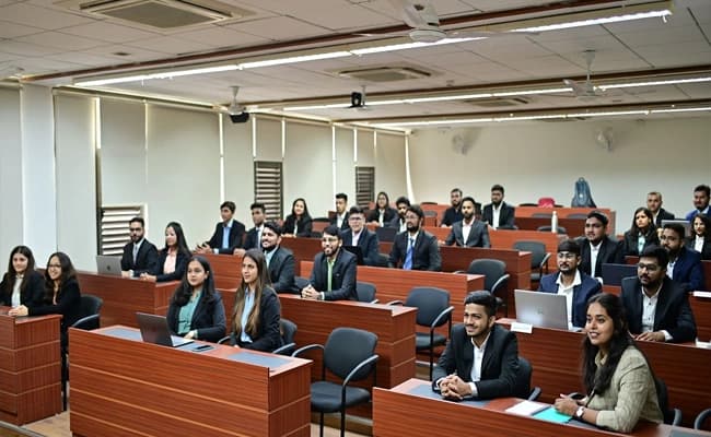 Adani Institute, Ahmedabad Classroom 3.webp