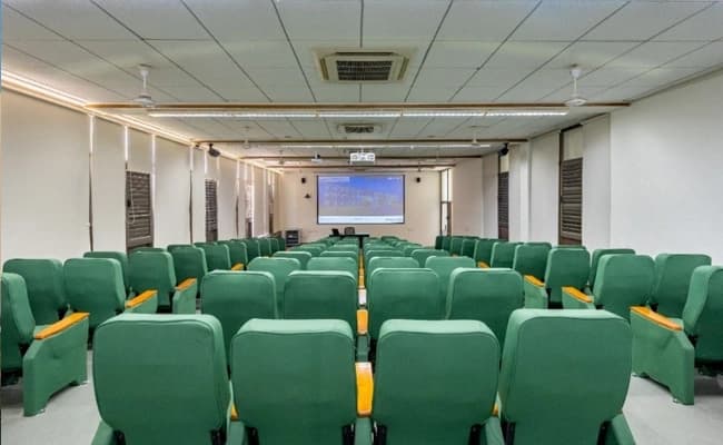 Adani Institute, Ahmedabad Classroom 4.webp