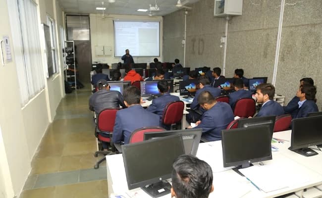 UPES, Dehradun Labs 1.webp