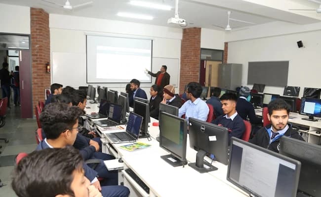 UPES, Dehradun Labs 3.webp