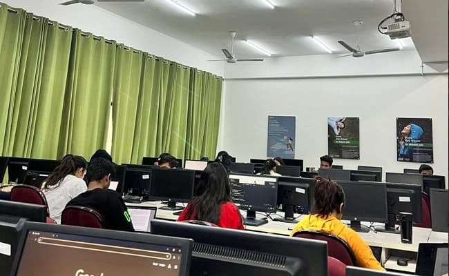 UPES, Dehradun Labs 4.webp