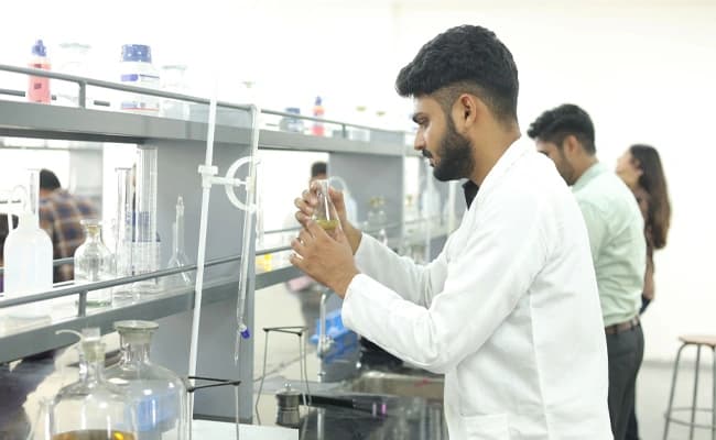 VSIET, Greater Noida Labs 1.webp