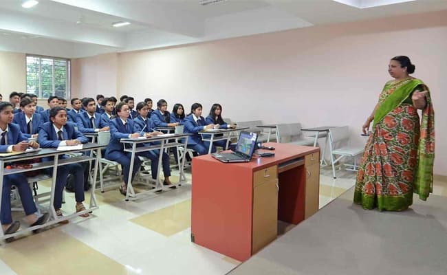 1-0004-layer-1-classroom-155
