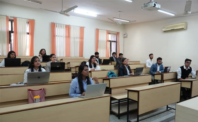 1-0004-layer-1-classroom-197