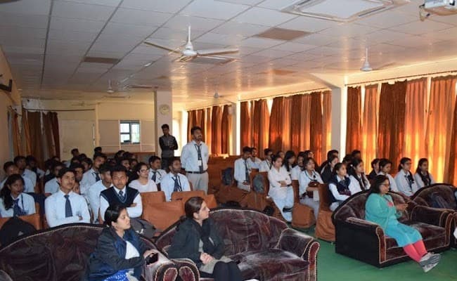 dolphin-pg-institute-of-biomedical-natural-sciences-2-0001-layer-4-classroom