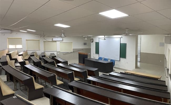 1-0001-layer-4-classroom-98