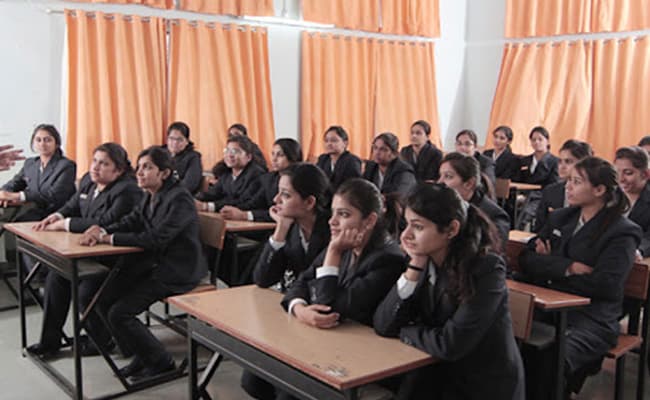 smt-hiraben-nanavati-institute-of-management-research-for-women-hnimr-0001-class4-classroom