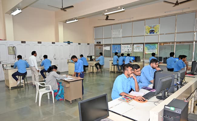 shri-sant-gajanan-maharaj-college-of-engineering-ssgmce-0001-class3-classroom