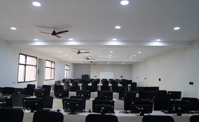 DIMT, Gorakhpur Classroom 1.webp