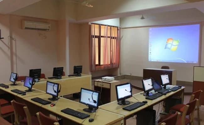 AIM, Greater Noida Labs 1.webp