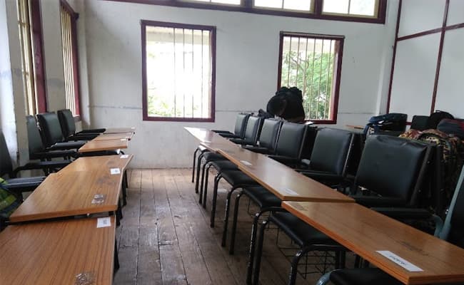 1-0000-layer-5-classroom-93