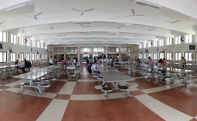 1-0004-layer-1-cafeteria-74