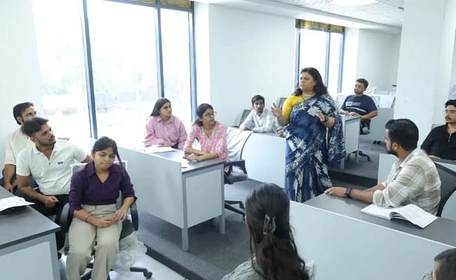 VSIET, Greater Noida Classroom 3.webp