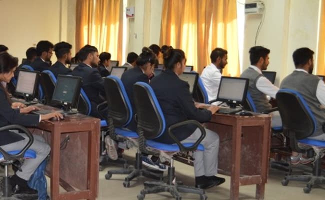 6-0008-class-classroom-2