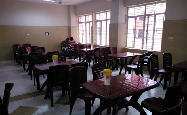 1-0001-layer-4-cafeteria-77