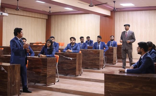 GNIM, Greater Noida Classroom 3.webp